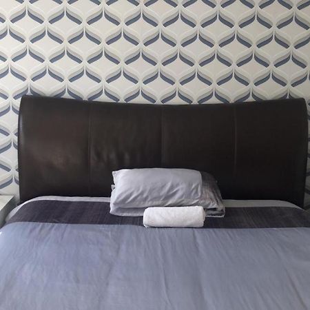 Superking Bedroom Close To The A30 Camborne Exteriör bild