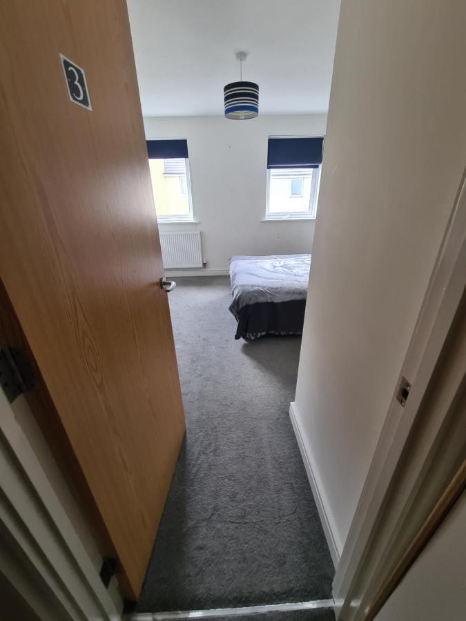 Superking Bedroom Close To The A30 Camborne Exteriör bild