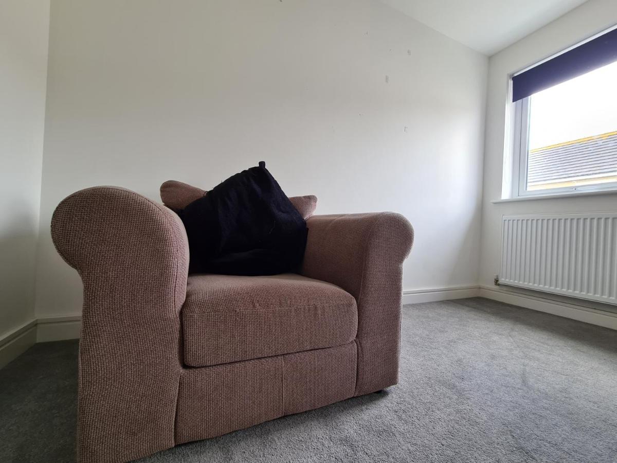 Superking Bedroom Close To The A30 Camborne Exteriör bild