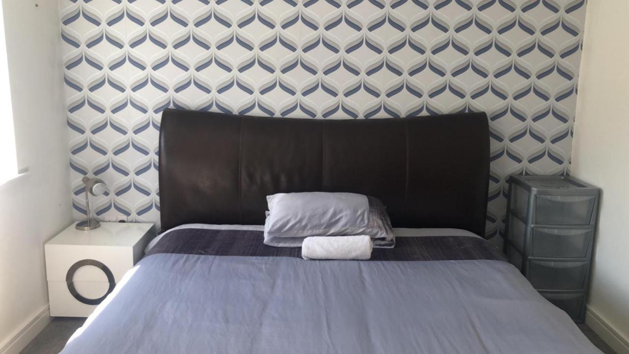 Superking Bedroom Close To The A30 Camborne Exteriör bild