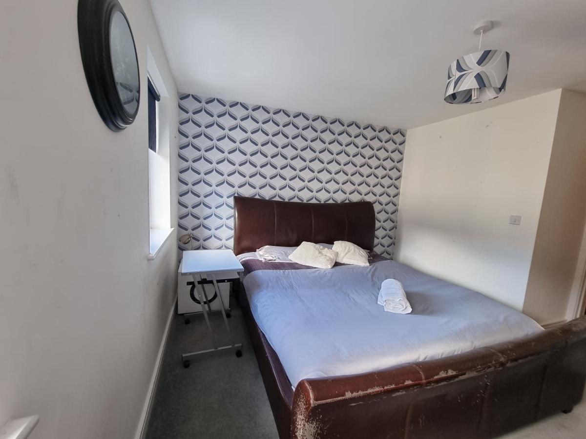 Superking Bedroom Close To The A30 Camborne Exteriör bild