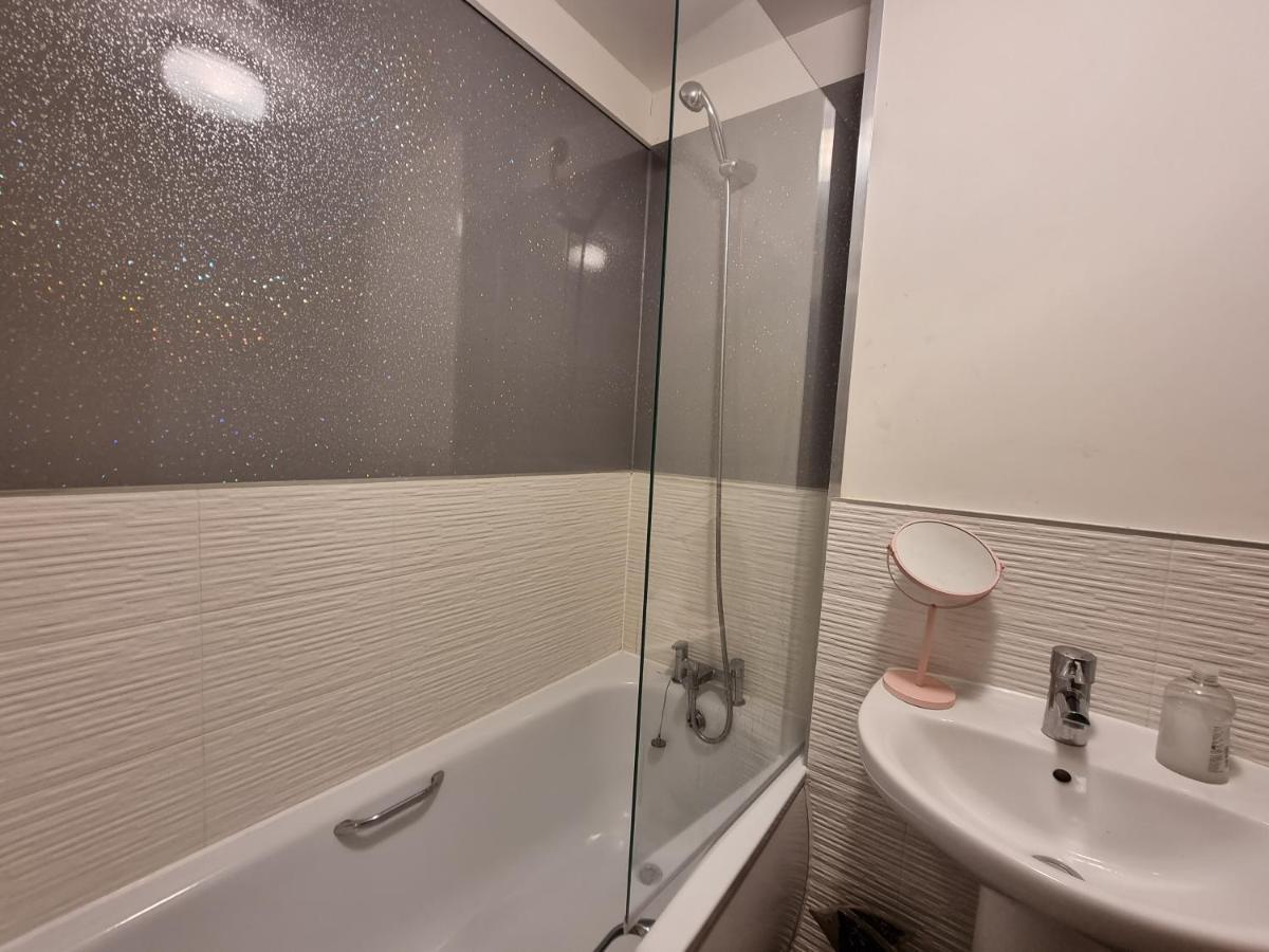 Superking Bedroom Close To The A30 Camborne Exteriör bild