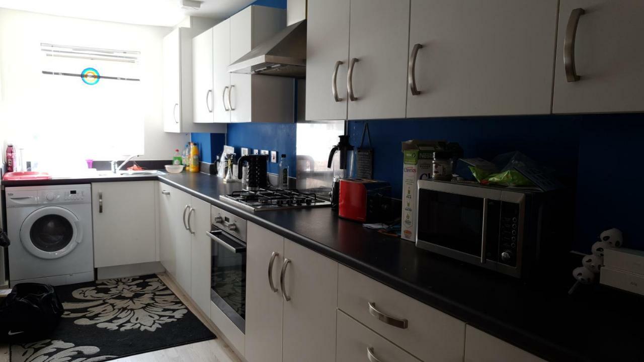 Superking Bedroom Close To The A30 Camborne Exteriör bild